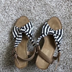 THE CUTEST BLUE AND WHITE STRIPED WEDGES